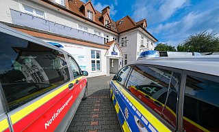 Einsatzkräfte von Polizei, Feuerwehr und Rettung sowie das Notfallmanagement der Bahn sind am Bahnhof Brake im Einsatz. - Andreas Zobe Einsatzkräfte von Polizei, Feuerwehr und Rettung sowie das Notfallmanagement der Bahn sind am Bahnhof Brake im Einsatz. - Andreas Zobe