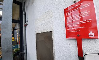 Hier kann man kein Geld mehr abheben: Die Sparkasse hat den Geldautomaten am Edeka-Markt in Schwenningdorf abgebaut. - Niklas Krämer Hier kann man kein Geld mehr abheben: Die Sparkasse hat den Geldautomaten am Edeka-Markt in Schwenningdorf abgebaut. - Niklas Krämer