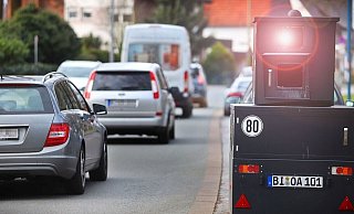 Autofahrer aufgepasst, es gibt Tempokontrollen im gesamten Stadtgebiet. Unser Bild zeigt Blitzer Bernhard. Außerdem stehen diverse Ampeln still. - Sarah Jonek Autofahrer aufgepasst, es gibt Tempokontrollen im gesamten Stadtgebiet. Unser Bild zeigt Blitzer Bernhard. Außerdem stehen diverse Ampeln still. - Sarah Jonek