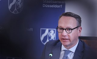 NRW-Justizminister Benjamin Limbach (Grüne) hat jetzt einen Zwischenbericht zu der Serienvergewaltigung eines Bielefelder Assistenzarztes vorgelegt. - David Young NRW-Justizminister Benjamin Limbach (Grüne) hat jetzt einen Zwischenbericht zu der Serienvergewaltigung eines Bielefelder Assistenzarztes vorgelegt. - David Young