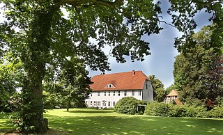 Auf Gut Hiddenhausen sind Garten und historische Gebäude zu besichtigen. - Frank-Michael Kiel-Steinkamp Auf Gut Hiddenhausen sind Garten und historische Gebäude zu besichtigen. - Frank-Michael Kiel-Steinkamp