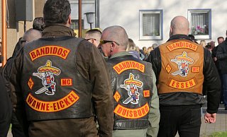 Mitglieder der Bandidos vor ein paar Jahren in Herne. Mittlerweile sind alle Chapter der Rockergruppe in NRW verboten. - picture alliance / Roland Weihrauch/dpa Mitglieder der Bandidos vor ein paar Jahren in Herne. Mittlerweile sind alle Chapter der Rockergruppe in NRW verboten. - picture alliance / Roland Weihrauch/dpa
