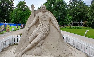 Frankreichs Stürmer Kylian Mbappé war auch bei den Sandwelten der Star. - Uwe Müller Frankreichs Stürmer Kylian Mbappé war auch bei den Sandwelten der Star. - Uwe Müller
