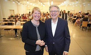 Wiebke Esdar begrüßte auch SPD-Landeschef Achim Post zur Wahlkreiskonferenz. - Peter Unger Wiebke Esdar begrüßte auch SPD-Landeschef Achim Post zur Wahlkreiskonferenz. - Peter Unger