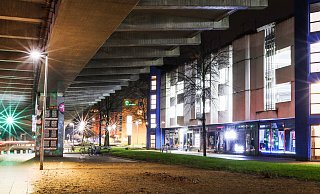 Das Nummer zu Platz liegt unter dem Ostwestfalendamm an der Mindener Straße. Sämtliche Fensterscheiben des Clubs sind betroffen. - Sarah Jonek Das Nummer zu Platz liegt unter dem Ostwestfalendamm an der Mindener Straße. Sämtliche Fensterscheiben des Clubs sind betroffen. - Sarah Jonek