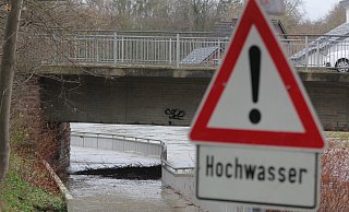 Die Unterführung unter der Werrebrücke der Eidinghausener Straße am ehemaligen Haus der Jugend ist derzeit nicht befahrbar. - Ulf Hanke Die Unterführung unter der Werrebrücke der Eidinghausener Straße am ehemaligen Haus der Jugend ist derzeit nicht befahrbar. - Ulf Hanke