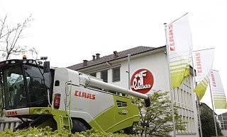 Betriebsbedingte Kündigungen schließt der Landmaschinenhersteller Claas an allen seinen deutschen Standorten bis zum 30. April 2025 aus. - Burkhard Hoeltzenbein Betriebsbedingte Kündigungen schließt der Landmaschinenhersteller Claas an allen seinen deutschen Standorten bis zum 30. April 2025 aus. - Burkhard Hoeltzenbein