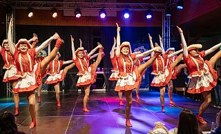 Die Roten Funken des Fürstenberger Carnevalsclubs begeistern in Kleinenberg und siegen zum vierten Mal in Folge. - Dickgreber Die Roten Funken des Fürstenberger Carnevalsclubs begeistern in Kleinenberg und siegen zum vierten Mal in Folge. - Dickgreber