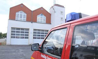 Die Sanierung des Feuerwehrgerätehauses in Peckelsheim kann beginnen. - Burkhard Battran Die Sanierung des Feuerwehrgerätehauses in Peckelsheim kann beginnen. - Burkhard Battran