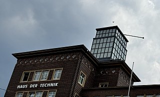 Der Blitzableiter auf dem Haus der Technik ist beschädigt. - Mike-Dennis Müller Der Blitzableiter auf dem Haus der Technik ist beschädigt. - Mike-Dennis Müller