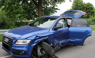 Beide Autos wurden bei dem Unfall stark beschädigt. - Polizei Minden-Lübbecke Beide Autos wurden bei dem Unfall stark beschädigt. - Polizei Minden-Lübbecke
