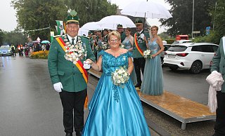 Das Dörenhagener Königspaar Carsten und Andrea Höschen. - Johannes Büttner Das Dörenhagener Königspaar Carsten und Andrea Höschen. - Johannes Büttner