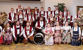 Die Blaskapelle Junger Schwung aus Nörde will am bunten Nachmittag für Familien für Musik und beste Stimmung auf der Warburger Oktoberwoche sorgen. - Blaskapelle Junger Schwung Die Blaskapelle Junger Schwung aus Nörde will am bunten Nachmittag für Familien für Musik und beste Stimmung auf der Warburger Oktoberwoche sorgen. - Blaskapelle Junger Schwung