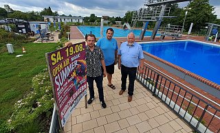 Hoffen auf eine gelungene Discoparty: Markus Engels, Eike Henke (stellvertretender Badleiter) und Bürgermeister Rüdiger Meier. - Peter Heidbrink Hoffen auf eine gelungene Discoparty: Markus Engels, Eike Henke (stellvertretender Badleiter) und Bürgermeister Rüdiger Meier. - Peter Heidbrink