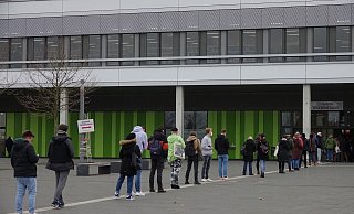 Die Mensa der Universität Bielefeld ist seit heute nicht nur Test- sondern auch Impfzentrum. (Bild vom Testzentrum am 24. November 2021) - Peter Unger Die Mensa der Universität Bielefeld ist seit heute nicht nur Test- sondern auch Impfzentrum. (Bild vom Testzentrum am 24. November 2021) - Peter Unger