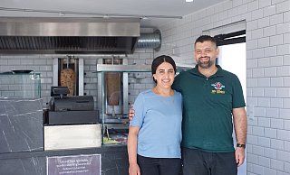 Von links: Das Ehepaar Gülay und Mecnun Adibelli hat an der Werster Straße 103 den Döner Kebab und Pizza-Imbiss "My Döner" eröffnet. - Copyright 2023 Wencke Meckenstock . All rights reserved. Von links: Das Ehepaar Gülay und Mecnun Adibelli hat an der Werster Straße 103 den Döner Kebab und Pizza-Imbiss "My Döner" eröffnet. - Copyright 2023 Wencke Meckenstock . All rights reserved.