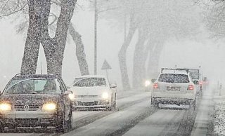 Vorsicht geboten: In Bielefeld wird mit Schnee und kalten Temperaturen eine gefährliche Mischung erwartet. - Sarah Jonek Vorsicht geboten: In Bielefeld wird mit Schnee und kalten Temperaturen eine gefährliche Mischung erwartet. - Sarah Jonek