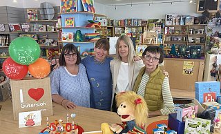 Das Team der Gütersloher Spielkiste: Stefanie Katczynski (v.l.), Ewa Güth, Silke Marks und Angelika Kuhr. Zum Jubiläumswochenende gibt es besondere Aktionen im Geschäft. - Spielkiste Das Team der Gütersloher Spielkiste: Stefanie Katczynski (v.l.), Ewa Güth, Silke Marks und Angelika Kuhr. Zum Jubiläumswochenende gibt es besondere Aktionen im Geschäft. - Spielkiste