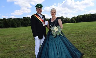 Meinolf und Reinhild Berkemeier feiern in Delbrück-Boke ein prächtiges Schützenfest. - Regina Brucksch Meinolf und Reinhild Berkemeier feiern in Delbrück-Boke ein prächtiges Schützenfest. - Regina Brucksch