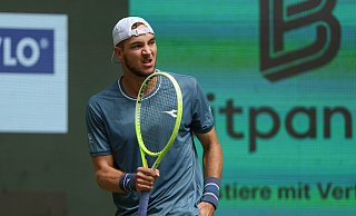 Jan-Lennard Struff musste bei seinem Heimturnier in Halle mit Luciano Darderi eine hohe Auftakthürde nehmen. - Friso Gentsch Jan-Lennard Struff musste bei seinem Heimturnier in Halle mit Luciano Darderi eine hohe Auftakthürde nehmen. - Friso Gentsch