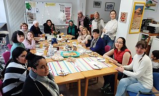 Das Frauen-Café der Zweiten Heimat: Allen Frauen steht es offen, unabhängig von Nationalität und Religion. - Dieter Scholz Das Frauen-Café der Zweiten Heimat: Allen Frauen steht es offen, unabhängig von Nationalität und Religion. - Dieter Scholz