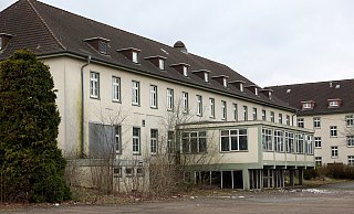 In diesem Gebäude befand sich die Kantine der Soldaten. - Frank-Michael Kiel-Steinkamp In diesem Gebäude befand sich die Kantine der Soldaten. - Frank-Michael Kiel-Steinkamp