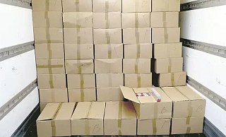 Polizei und der Zoll hatten Zigaretten im Wert von 2,3 Millionen Euro gefunden. Foto: Die Harke - PS Polizei und der Zoll hatten Zigaretten im Wert von 2,3 Millionen Euro gefunden. Foto: Die Harke - PS