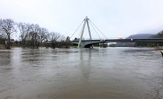 Es ist knapp: Die Weser in Höxter führt wieder Hochwasser. Allerdings wird nicht hier die höchste Warnstufe erwartet. - David Schellenberg Es ist knapp: Die Weser in Höxter führt wieder Hochwasser. Allerdings wird nicht hier die höchste Warnstufe erwartet. - David Schellenberg