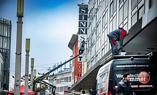 Statt Karstadt steht an der Kaufhaus-Fassade jetzt Sinn - Sarah Jonek Fotografie Statt Karstadt steht an der Kaufhaus-Fassade jetzt Sinn - Sarah Jonek Fotografie