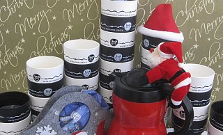 Die Mehrwegbecher backCUP können beim Kreis Höxter gegen eine Service-Gebühr für Weihnachtsfeiern in den Vereinen oder Weihnachtsmärkte in den Städten ausgeliehen werden. - Kreis Höxter Die Mehrwegbecher backCUP können beim Kreis Höxter gegen eine Service-Gebühr für Weihnachtsfeiern in den Vereinen oder Weihnachtsmärkte in den Städten ausgeliehen werden. - Kreis Höxter