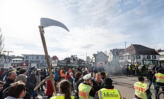 Der Politische Aschermittwoch der Grünen in Biberach wurde aufgrund aggressiver Proteste abgesagt. - picture alliance/dpa | Silas Stein Der Politische Aschermittwoch der Grünen in Biberach wurde aufgrund aggressiver Proteste abgesagt. - picture alliance/dpa | Silas Stein