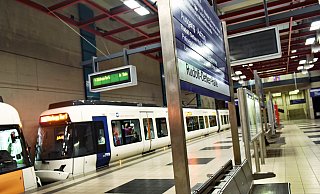 Die Stadtbahnhaltestelle Rudolf-Oetker-Halle. Mobiel warnt vor kurzfristigen Ausfällen. - Barbara Franke Die Stadtbahnhaltestelle Rudolf-Oetker-Halle. Mobiel warnt vor kurzfristigen Ausfällen. - Barbara Franke