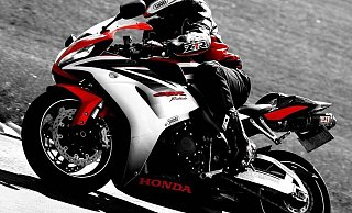 Wenn ein Motorradfahrer mit völlig überhöhter Geschwindigkeit rast, gefährdet er sich und andere Verkehrsteilnehmer. Symbolfoto: Pixabay - Symbolfoto: Pixabay Wenn ein Motorradfahrer mit völlig überhöhter Geschwindigkeit rast, gefährdet er sich und andere Verkehrsteilnehmer. Symbolfoto: Pixabay - Symbolfoto: Pixabay