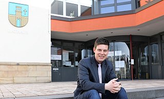 Beigeordneter Michael Scholle fühlt sich im Rathaus der Stadt Bad Driburg wohl und will nun auch Bürgermeister werden. - Simone Flörke Beigeordneter Michael Scholle fühlt sich im Rathaus der Stadt Bad Driburg wohl und will nun auch Bürgermeister werden. - Simone Flörke