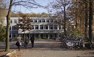 Das Söderblom-Gymnasium kann wieder fünfzügig geführt werden und erfreut sich größter Beliebtheit. - Photographer: Ulrich Helmich, Dr Das Söderblom-Gymnasium kann wieder fünfzügig geführt werden und erfreut sich größter Beliebtheit. - Photographer: Ulrich Helmich, Dr