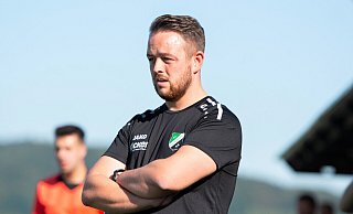 Wird nachdenklich beim Blick auf den Spielplan: Rödinghausens Westfalenliga-Trainer Trainer Björn Hollenberg. - Joel Beinke Wird nachdenklich beim Blick auf den Spielplan: Rödinghausens Westfalenliga-Trainer Trainer Björn Hollenberg. - Joel Beinke