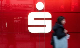 Zum zweiten Mal binnen einer Woche ist am Montag eine Frau von einem bisher unbekannten Täter in der Filiale an der Graßhoffstraße bestohlen worden. - Marco Rauch/dpa Zum zweiten Mal binnen einer Woche ist am Montag eine Frau von einem bisher unbekannten Täter in der Filiale an der Graßhoffstraße bestohlen worden. - Marco Rauch/dpa