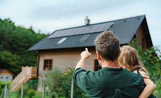 Photovoltaikanlagen sollen vorgeschrieben werden, frei stehende Einfamilienhäuser sind künftig eher nicht mehr gewünscht. Die Politiker werden in Kürze über neue Richtlinien für das Bauen in Bielefeld beraten. - Halfpoint - stock.adobe.com Photovoltaikanlagen sollen vorgeschrieben werden, frei stehende Einfamilienhäuser sind künftig eher nicht mehr gewünscht. Die Politiker werden in Kürze über neue Richtlinien für das Bauen in Bielefeld beraten. - Halfpoint - stock.adobe.com