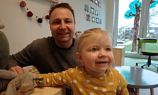 Kai Aßmann (45 Jahre) ist seit der Geburt seiner Tochter Franziska (2 Jahre) in Elternzeit. - Kai Aßmann Kai Aßmann (45 Jahre) ist seit der Geburt seiner Tochter Franziska (2 Jahre) in Elternzeit. - Kai Aßmann