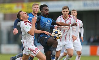 Phillip Aboagye (Mitte) erzielt nach herrlicher Vorarbeit von Hendrik Lohmar das 3:0 für den SC Wiedenbrück. Am gewinnt der Fußball-Regionalligist gegen die U23 von Fortuna Düsseldorf mit 3:1. - Daniel Bremehr Phillip Aboagye (Mitte) erzielt nach herrlicher Vorarbeit von Hendrik Lohmar das 3:0 für den SC Wiedenbrück. Am gewinnt der Fußball-Regionalligist gegen die U23 von Fortuna Düsseldorf mit 3:1. - Daniel Bremehr