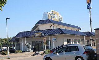 Die "Grand Spielhalle" am Autohof wird aktuell nachts als Bistro weiterbetrieben. Experten zweifeln an, dass das seine Richtigkeit hat. - Jan-Henrik Gerdener Die "Grand Spielhalle" am Autohof wird aktuell nachts als Bistro weiterbetrieben. Experten zweifeln an, dass das seine Richtigkeit hat. - Jan-Henrik Gerdener