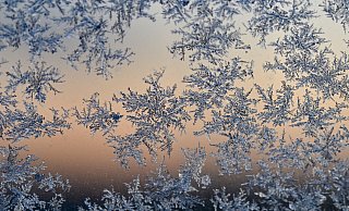 Der Wetterdienst warnt vor glatten Straßen. - Patrick Pleul Der Wetterdienst warnt vor glatten Straßen. - Patrick Pleul
