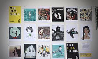 Die Bilder der Ausstellung beschäftigen sich mit den Missständen im Iran und der Protestbewegung, die durch den Tod der jungen Kurdin Mahsa Amini im September vergangenen Jahres ausgelöst wurde. - Felix Eisele Die Bilder der Ausstellung beschäftigen sich mit den Missständen im Iran und der Protestbewegung, die durch den Tod der jungen Kurdin Mahsa Amini im September vergangenen Jahres ausgelöst wurde. - Felix Eisele