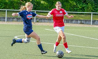 Die Armininnen mit Laura Szalkowska (l.) setzten sich gegen den FSV Gütersloh durch. - Andreas Zobe Die Armininnen mit Laura Szalkowska (l.) setzten sich gegen den FSV Gütersloh durch. - Andreas Zobe