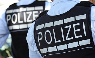 Bürgerinnen und Bürger sollen sich mit Fragen und Hinweisen an die Polizei oder direkt an den Verfassungsschutz wenden. - Verwendung weltweit Bürgerinnen und Bürger sollen sich mit Fragen und Hinweisen an die Polizei oder direkt an den Verfassungsschutz wenden. - Verwendung weltweit