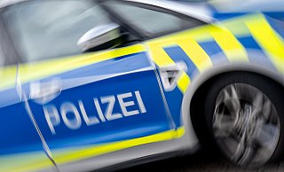 Unbekannte haben Absperrpfosten auf die A2 geworfen. Nun ermittelt die Polizei. - dpa Unbekannte haben Absperrpfosten auf die A2 geworfen. Nun ermittelt die Polizei. - dpa