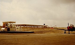 Die ersten kleineren Maschinen gingen auf der 1.150 Meter großen Start- und Landesbahn in die Luft. - Airport Paderborn Die ersten kleineren Maschinen gingen auf der 1.150 Meter großen Start- und Landesbahn in die Luft. - Airport Paderborn
