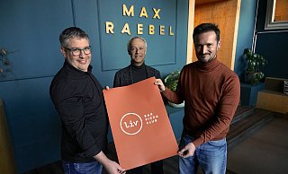 Bar-Betreiber Ivo Klumpp (l.) und Mirko Schmidt (r.) haben sich intensiv mit einem Max Raebel-Biografen ausgetauscht und gehen jetzt einen ungewöhnlichen Weg. - Peter Unger Bar-Betreiber Ivo Klumpp (l.) und Mirko Schmidt (r.) haben sich intensiv mit einem Max Raebel-Biografen ausgetauscht und gehen jetzt einen ungewöhnlichen Weg. - Peter Unger
