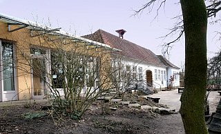 Ort des Vorfalls: Auf dem Gelände des Waldorfkindergartens Gütersloh in Hollen sind zwei Mädchen von einem fremden Paar angesprochen und fotografiert worden. - Andreas Frücht Ort des Vorfalls: Auf dem Gelände des Waldorfkindergartens Gütersloh in Hollen sind zwei Mädchen von einem fremden Paar angesprochen und fotografiert worden. - Andreas Frücht