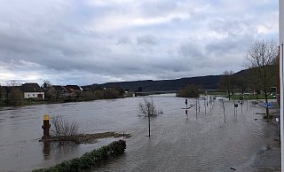 Das Hochwasser am Montag in Beverungen: Die Weser ist ein langer, breiter Fluss. - Nicole Fischer Das Hochwasser am Montag in Beverungen: Die Weser ist ein langer, breiter Fluss. - Nicole Fischer